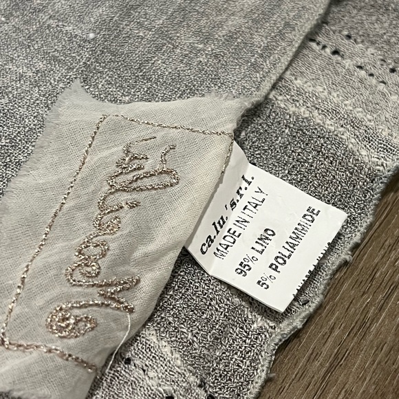 Authentic Italian Linen Ruffle Scarf - Picture 5 of 6